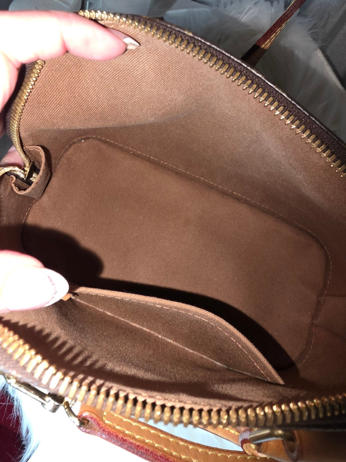 Interior brown fabric lining and pocket